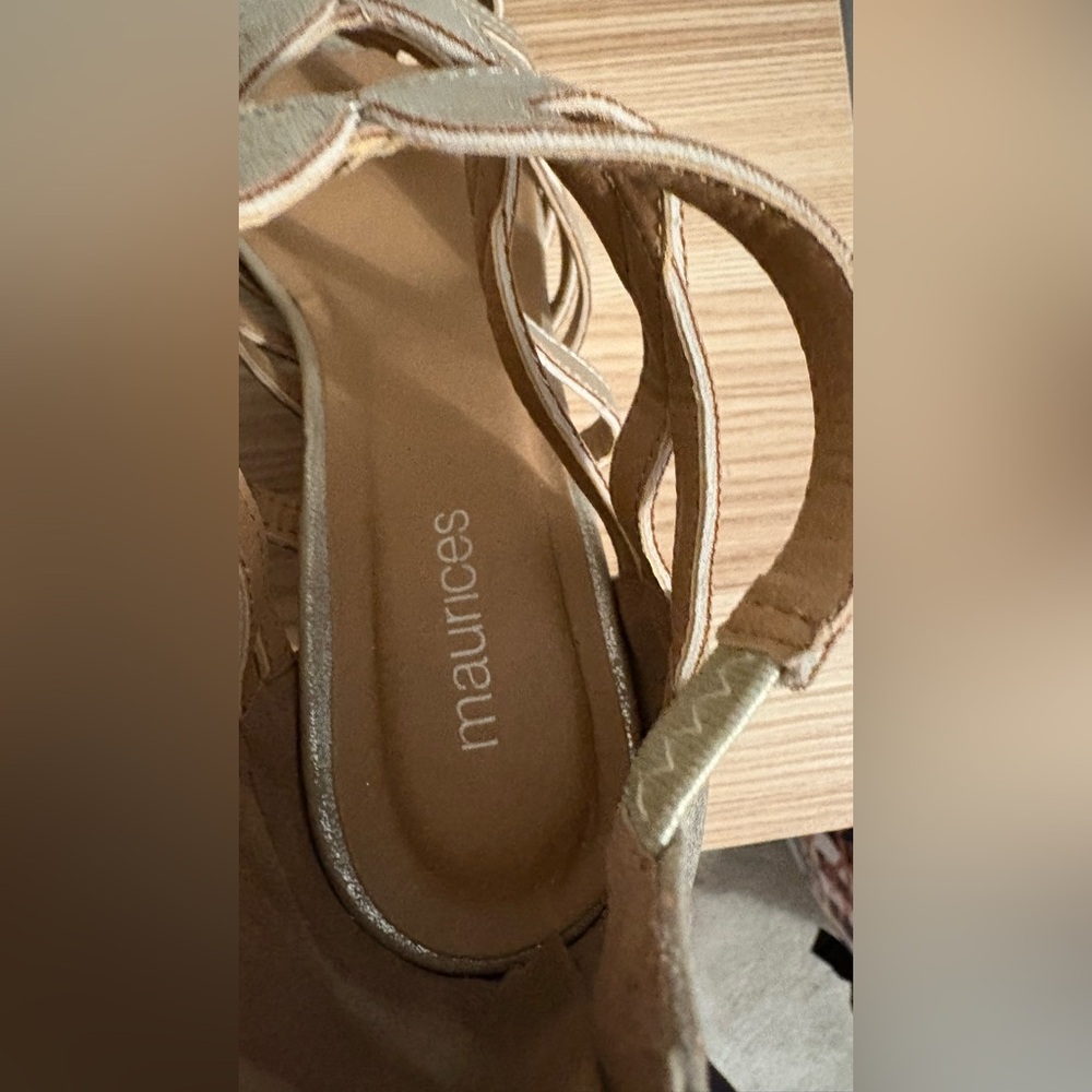 Maurice’s Women's Golden Strappy Wedge Sandals Sz 8.5 - Picture 6 of 10